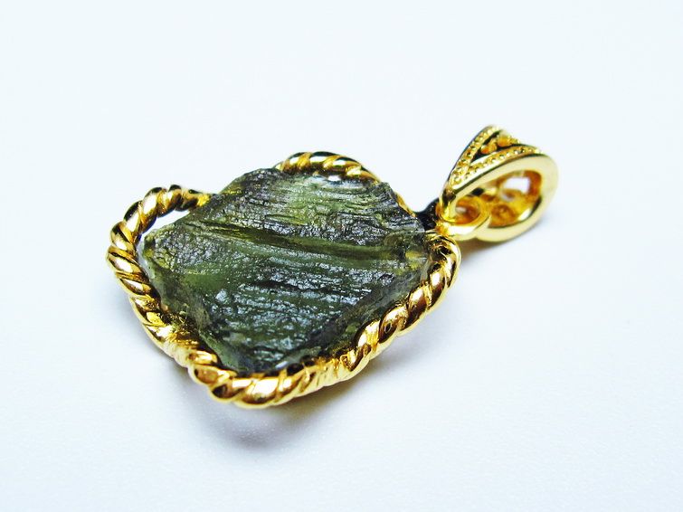モルダバイト ペンダント 原石 ペンダントトップ 199-430