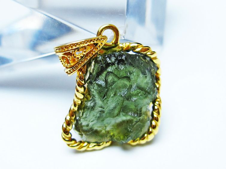 モルダバイト ペンダント 原石 ペンダントトップ 199-431