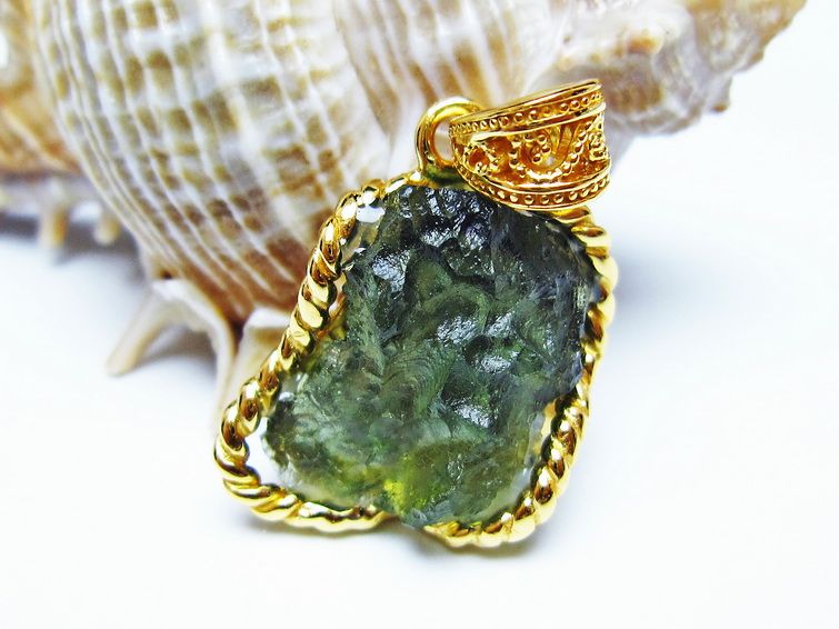 モルダバイト ペンダント 原石 ペンダントトップ 199-431