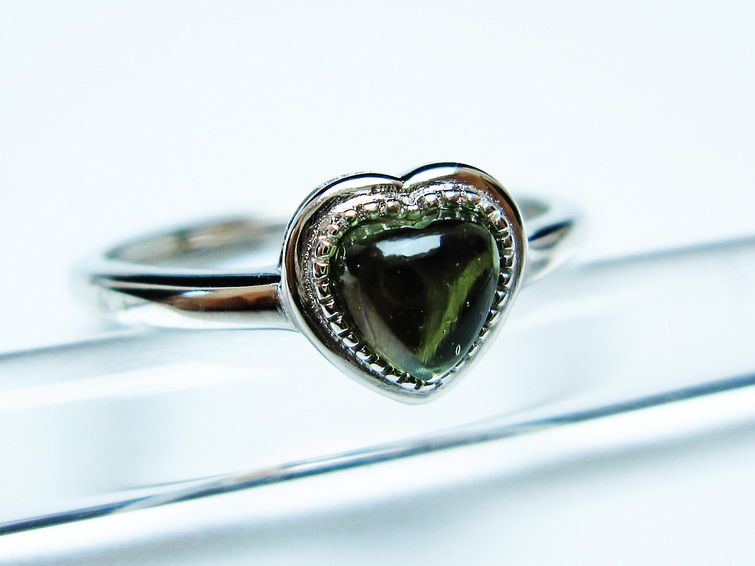 モルダバイト リング 指輪 ハート 13号 フリーサイズ 一点物 199-436