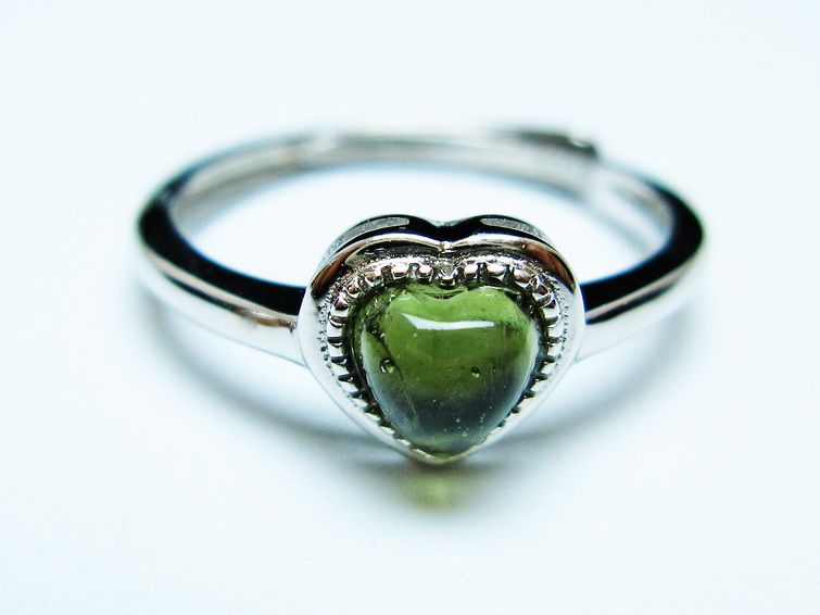 モルダバイト リング 指輪 ハート 13号 フリーサイズ 一点物 199-438