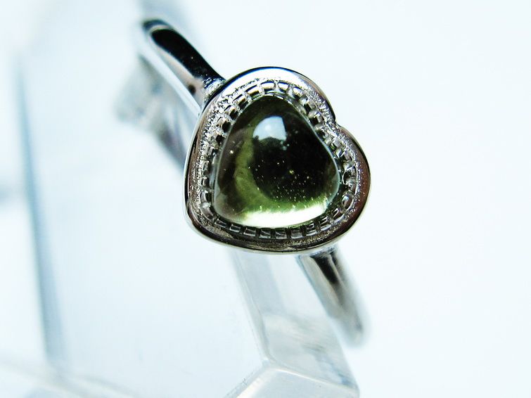 モルダバイト リング 指輪 ハート 15号 フリーサイズ 一点物 199-440