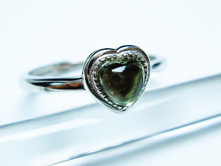 モルダバイト リング 指輪 ハート 15号 フリーサイズ 一点物 199-440