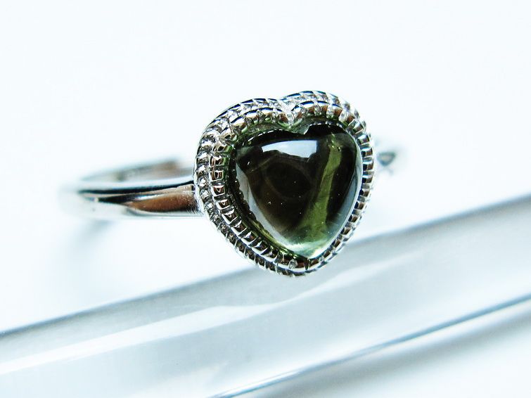 モルダバイト リング 指輪 ハート 11号 フリーサイズ 一点物 199-452