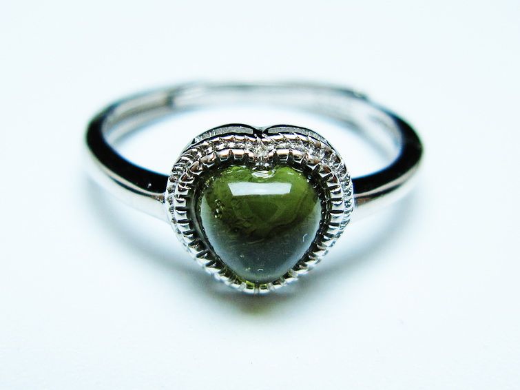 【MOLDAVITE】 モルダバイト リング 指輪 刻印有〈最高のヒーリング・魂のルーツ・カルマ〉 天然 pt 宇宙の石 PT900 SV925 開運・夢の実現・ヒーリング宇宙から来た希少石 高品質モルダバイト