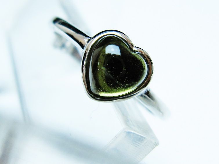 モルダバイト リング 指輪 ハート 15号 フリーサイズ 一点物 199-457