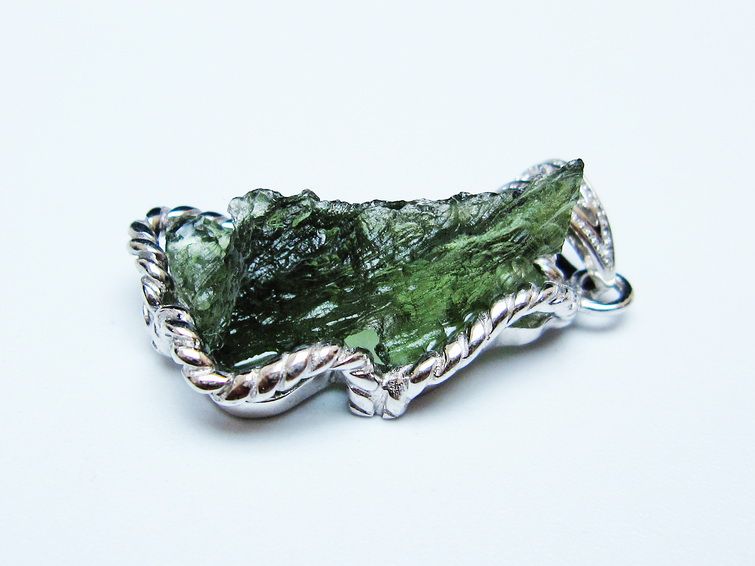 モルダバイト ペンダント モルダウ石 ペンダントトップ 原石 一点物 メール便可 [M便 1/20] 199-526