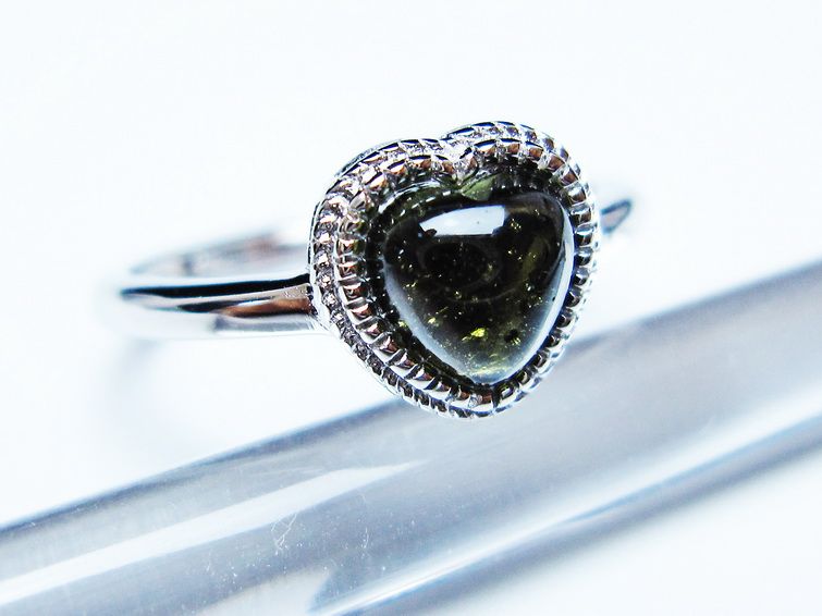 モルダバイト リング モルダウ石 指輪 ハート フリーサイズ 11号 一点物 メール便可 [M便 1/20] 199-613