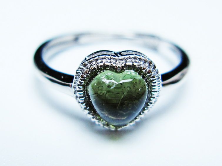 モルダバイト リング モルダウ石 指輪 ハート フリーサイズ 13号 一点物 メール便可 [M便 1/20] 199-614