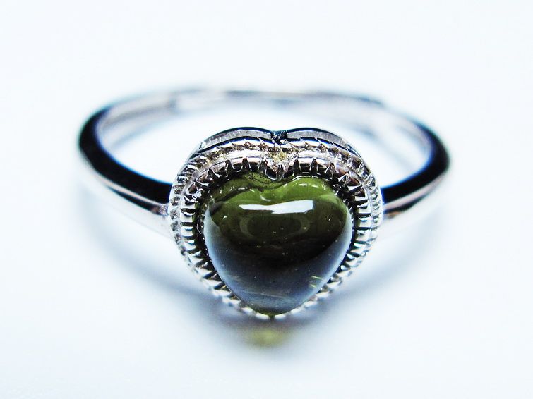 モルダバイト リング モルダウ石 指輪 ハート フリーサイズ 12号 一点物 メール便可 [M便 1/20] 199-616