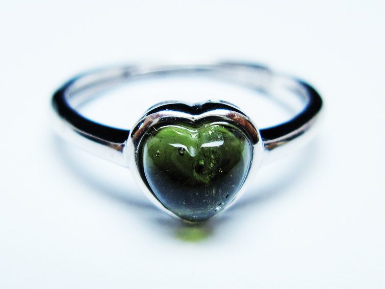 モルダバイト リング モルダウ石 指輪 ハート フリーサイズ 13号 一点物 メール便可 [M便 1/20] 199-638