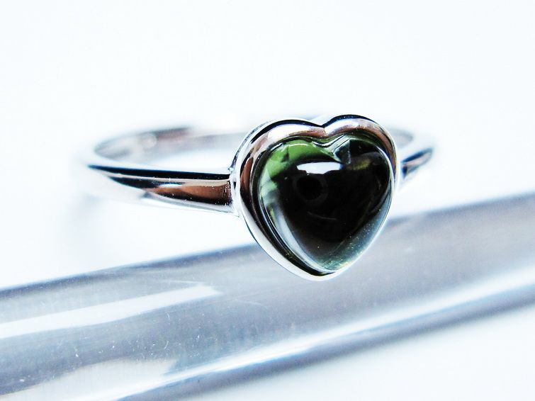 モルダバイト リング モルダウ石 指輪 ハート フリーサイズ 13号 一点物 メール便可 [M便 1/20] 199-640