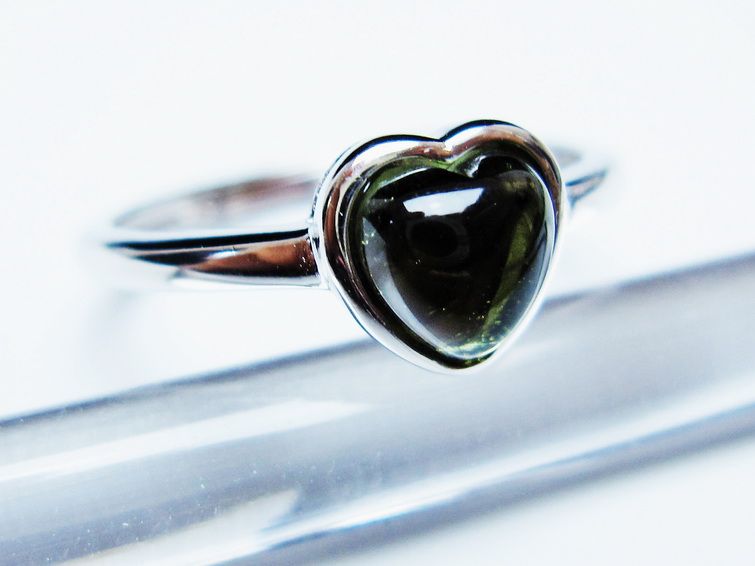 モルダバイト リング モルダウ石 指輪 ハート フリーサイズ 13号 一点物 メール便可 [M便 1/20] 199-641