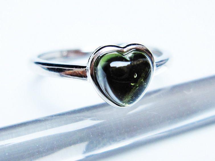 モルダバイト リング モルダウ石 指輪 ハート フリーサイズ 14号 一点物 メール便可 [M便 1/20] 199-649