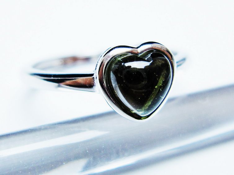 モルダバイト リング モルダウ石 指輪 ハート フリーサイズ 13号 一点物 メール便可 [M便 1/20] 199-652