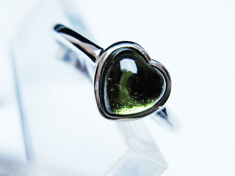 モルダバイト リング モルダウ石 指輪 ハート フリーサイズ 14号 一点物 メール便可 [M便 1/20] 199-654