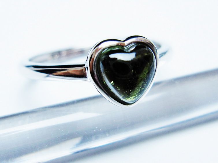 モルダバイト リング モルダウ石 指輪 ハート フリーサイズ 14号 一点物 メール便可 [M便 1/20] 199-654