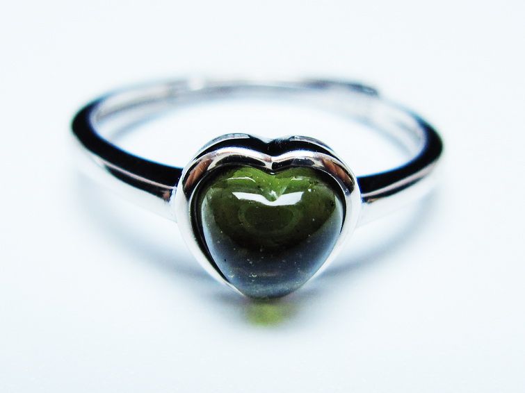 モルダバイト リング モルダウ石 指輪 ハート フリーサイズ 12号 一点物 メール便可 [M便 1/20] 199-660