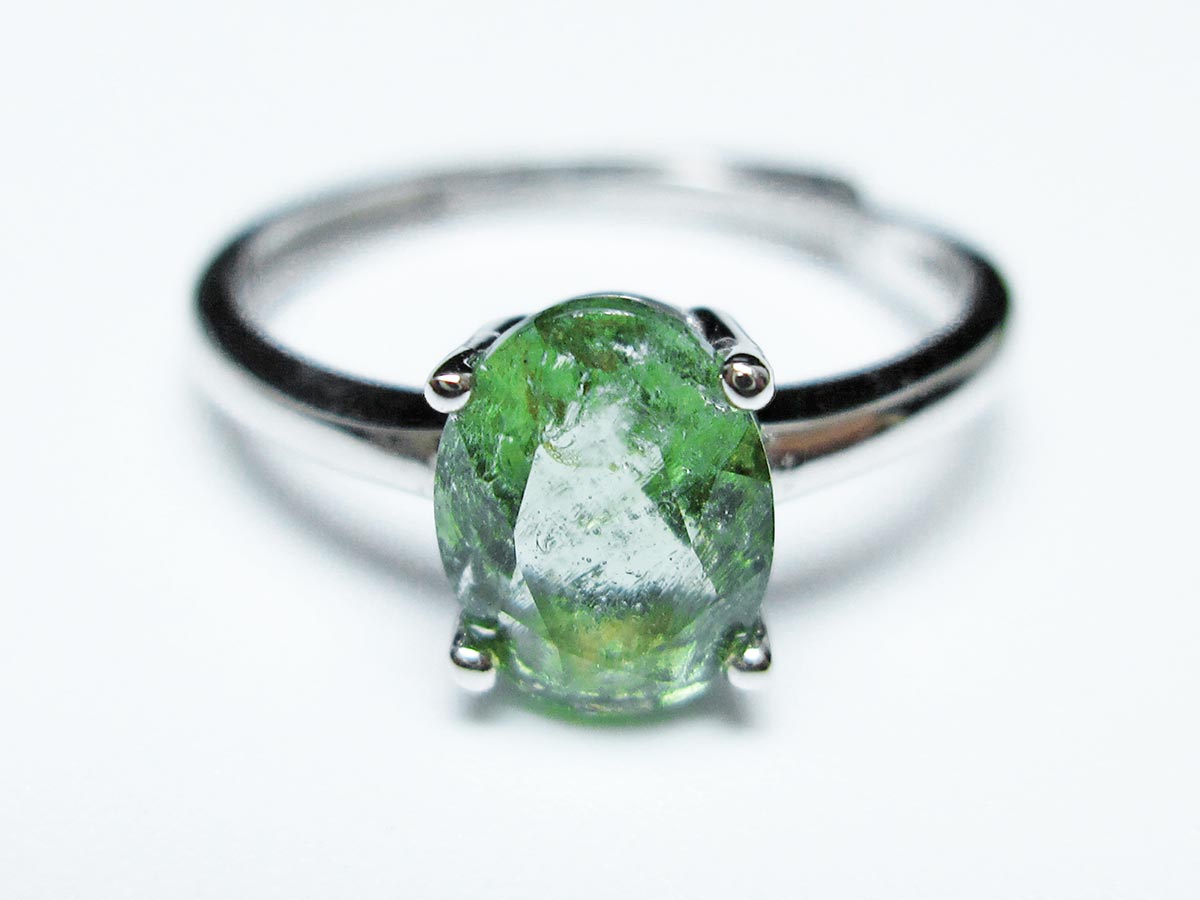 モルダバイト（Moldavite）商品一覧｜希少な宇宙の記憶を宿す天然