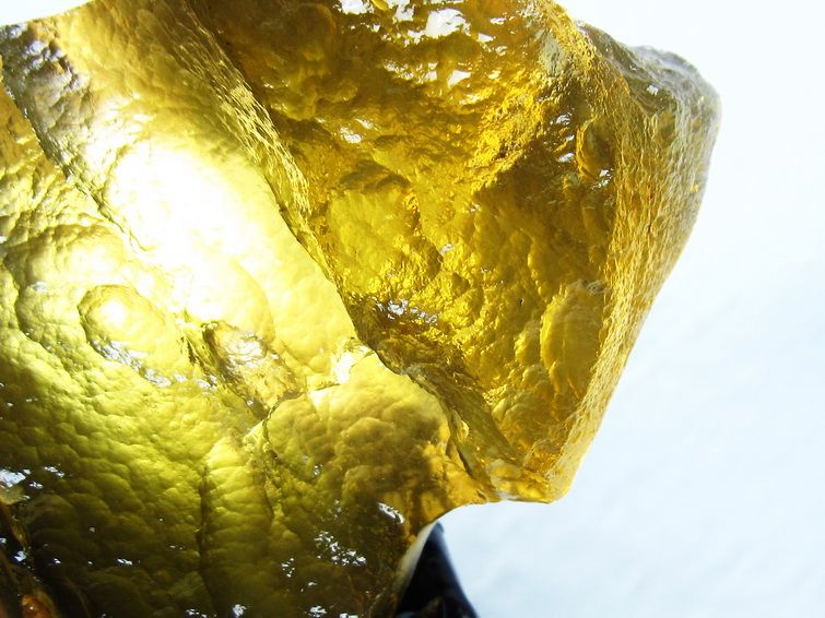 1.2Kg リビアングラス 原石 台座付属 一点物 199-942