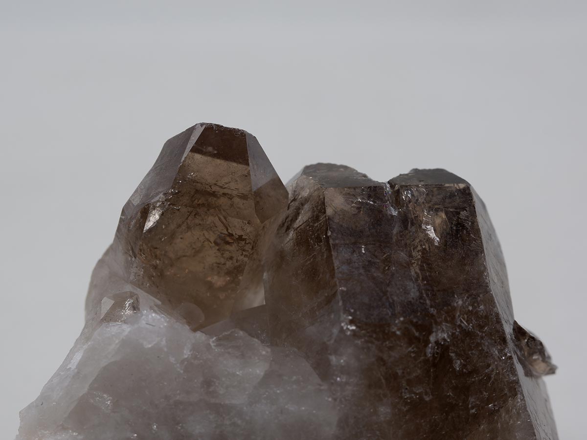 スモーキークォーツ クラスター ブラジル産 モリオン 黒水晶 原石 一点物 272-325
