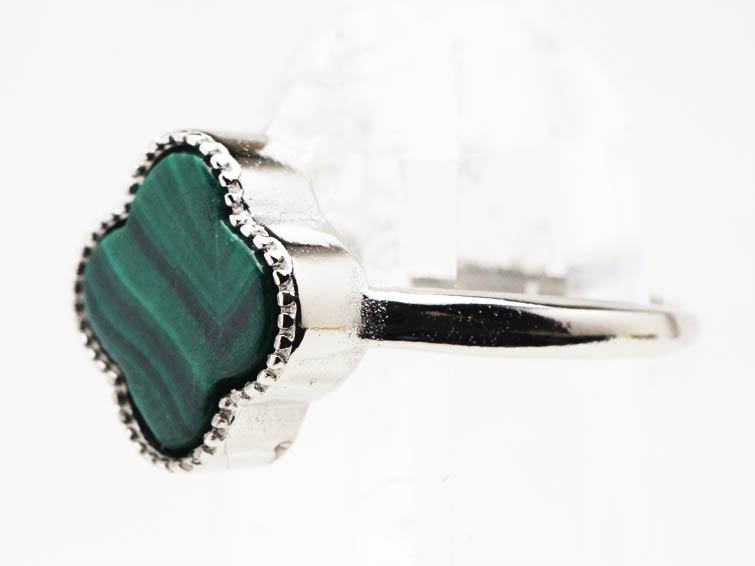 マラカイト 指輪 リング クローバー 四つ葉 malachite 孔雀石 ring メンズ レディース アクセサリー ランダム発送 メール便可 [M便 1/20] 715-113