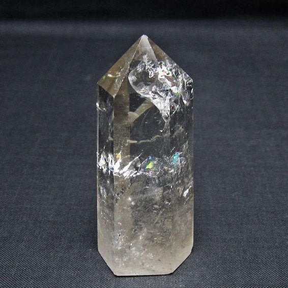 水晶 六角柱 虹入り ポイント 置物 一点物 142-11045