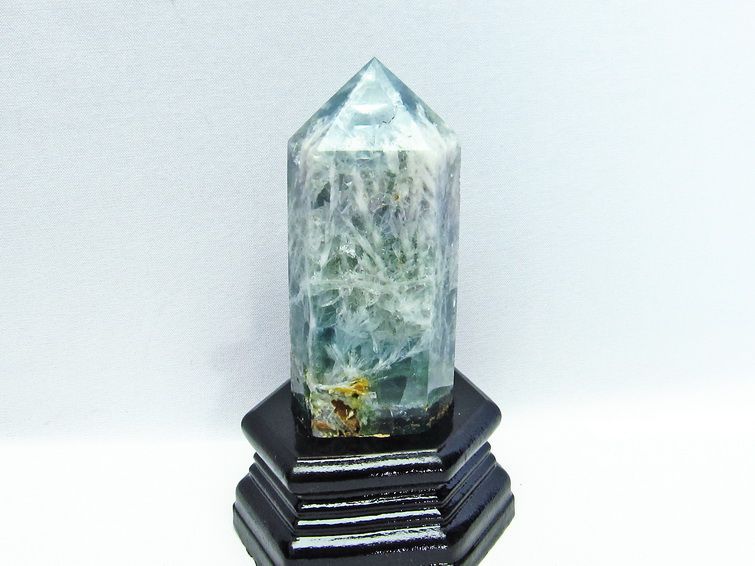 エンジェルフェザー イン フローライト 原石  六角柱 台座付属 一点物 152-1075