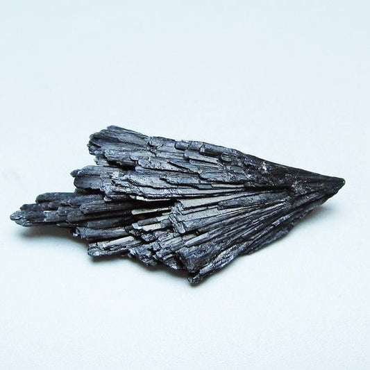 ブラック カイヤナイト 原石 一点物 171-7473
