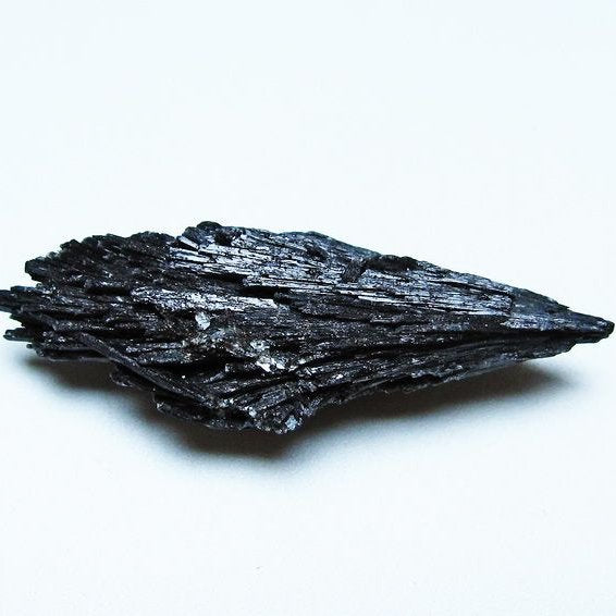 ブラック カイヤナイト 原石 一点物 171-7478