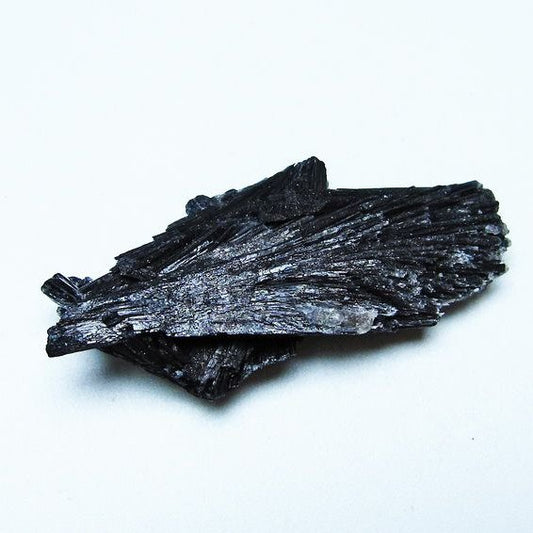 ブラック カイヤナイト 原石 一点物 171-7492