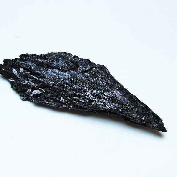 ブラック カイヤナイト 原石 一点物 171-7546