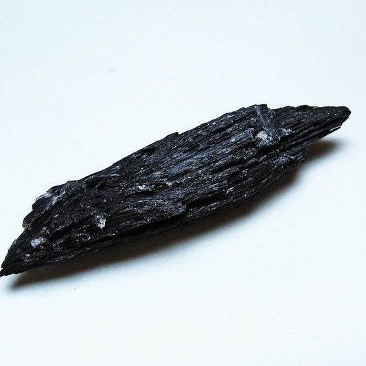 ブラック カイヤナイト 原石 一点物 171-7579