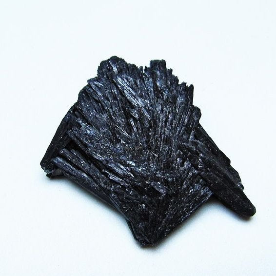 ブラック カイヤナイト 原石 一点物 171-7606