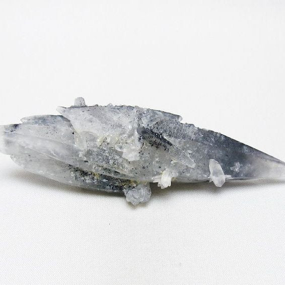 レーザークリスタル 水晶 クラスター 水晶 原石 スティブナイト 輝安鉱入り 一点物 [送料無料] 172-3394