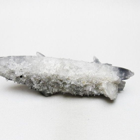 レーザークリスタル 水晶 クラスター 水晶 原石 スティブナイト 輝安鉱入り 一点物 [送料無料] 172-3396