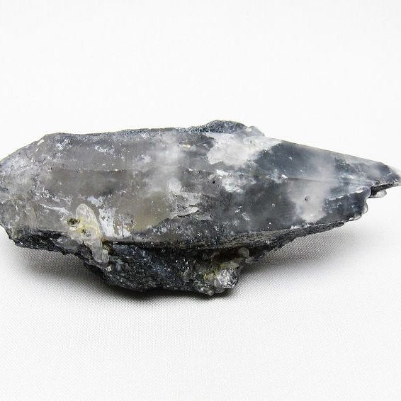 レーザークリスタル 水晶 クラスター 水晶 原石 スティブナイト 輝安鉱入り 一点物 [送料無料] 172-3404