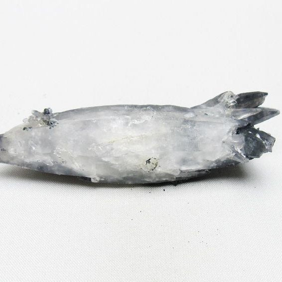 レーザークリスタル 水晶 クラスター 水晶 原石 スティブナイト 輝安鉱入り 一点物 [送料無料] 172-3407