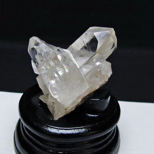 水晶 クラスター マダガスカル産 虹入り 台座付属 水晶 原石 レムリアンシード 一点物 172-4304