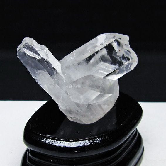 水晶 クラスター マダガスカル産 台座付属 水晶 原石 レムリアンシード 一点物 172-4367