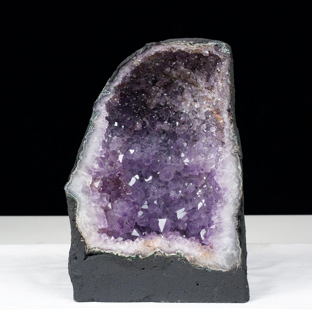 アメジストドーム 4.4Kg ブラジル産 ジオード カペーラ 一点物 174-2162