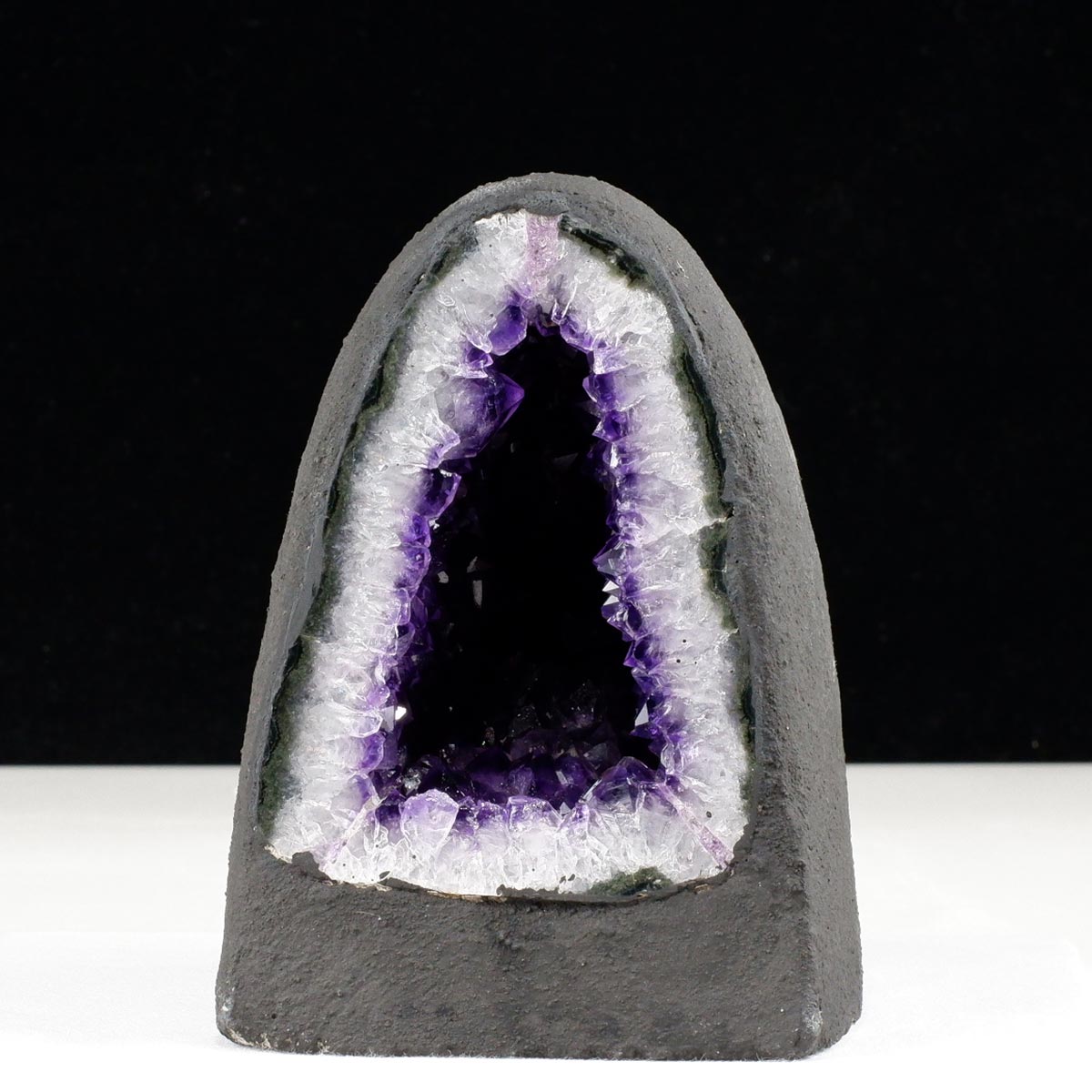 アメジストドーム 2Kg ウルグアイ産 アメジスト ドーム ジオード 原石 置物 カペーラ 一点物  174-2240