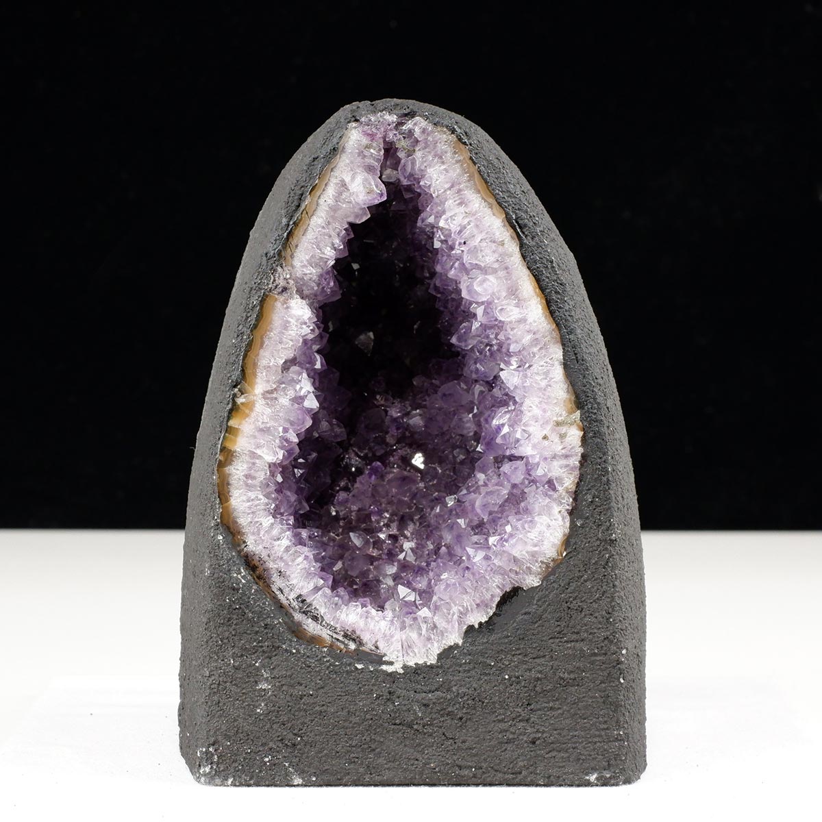アメジストドーム 2Kg ウルグアイ産 アメジスト ドーム ジオード 原石 置物 カペーラ 一点物  174-2265
