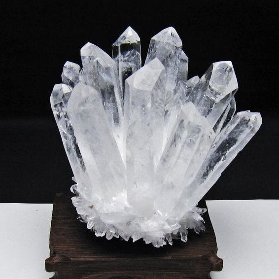 水晶 クラスター 水晶 原石 台座付属 一点物 182-8648