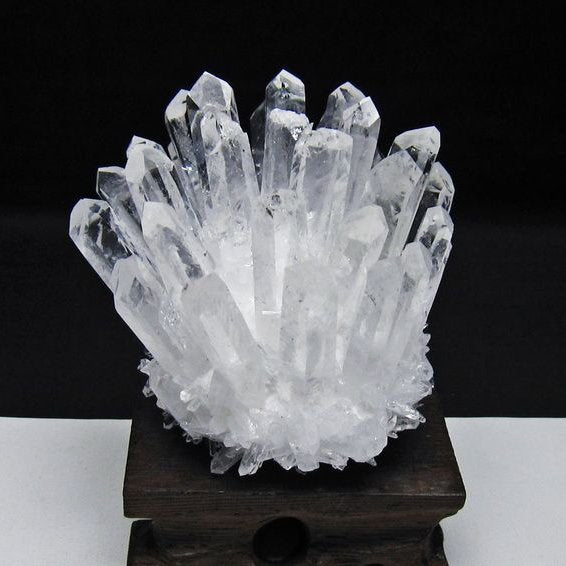 水晶 クラスター 水晶 原石 台座付属 一点物 182-8655