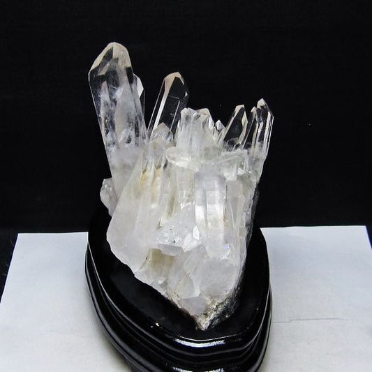 1.9Kg 水晶 クラスター マダガスカル産 台座付属 水晶 原石 レムリアンシード 一点物 182-9445