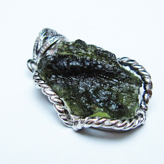 モルダバイト ペンダント 原石 ペンダントトップ 199-404