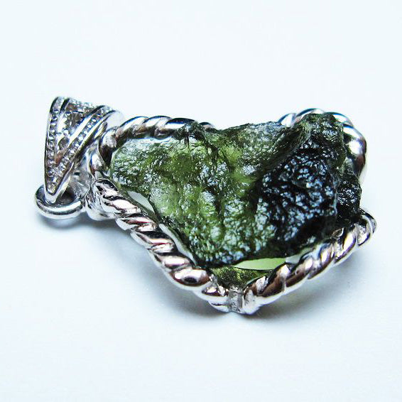 モルダバイト ペンダント 原石 ペンダントトップ 199-406