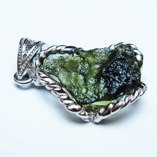 モルダバイト ペンダント 原石 ペンダントトップ 199-406