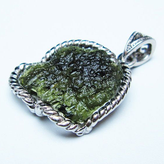 モルダバイト ペンダント 原石 ペンダントトップ 199-408